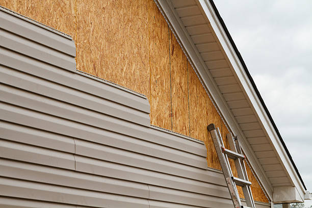 Professional Emergency Siding Repair technician working in Lebanon, OR